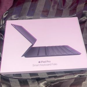 iPad Pro folio keyboard case